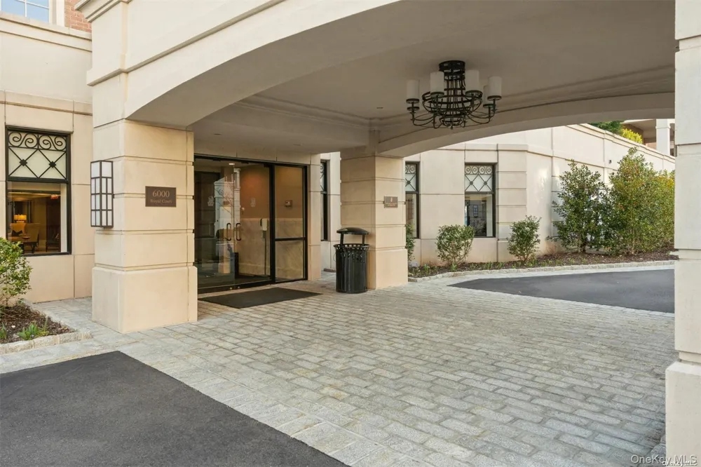 3000 Royal Court #3201 North Hills, NY 11040