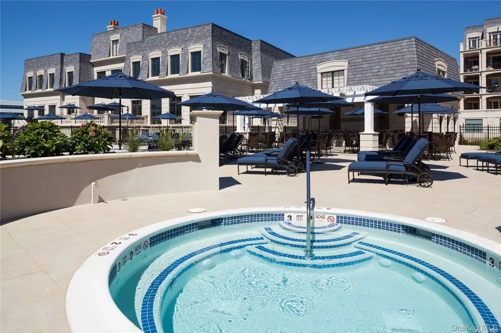 3000 Royal Court #3201 North Hills, NY 11040