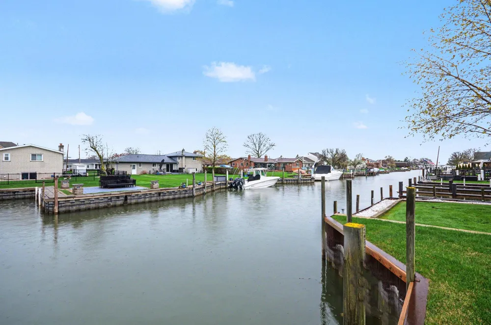 41285 Belvidere Street Harrison Township, MI 48045