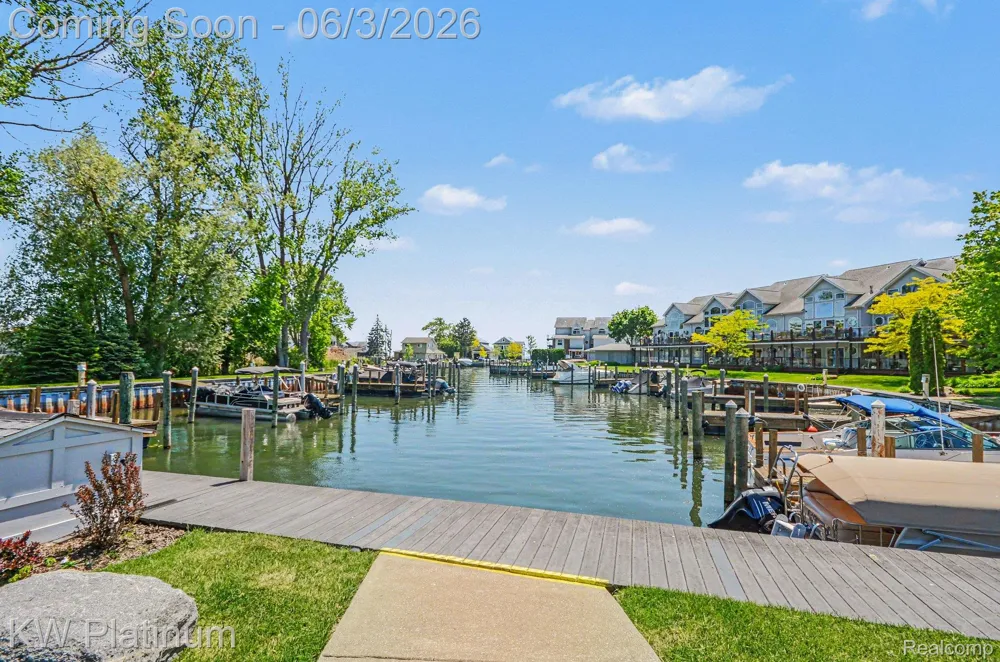 37860 Jefferson Avenue Harrison Charter Township, MI 48045