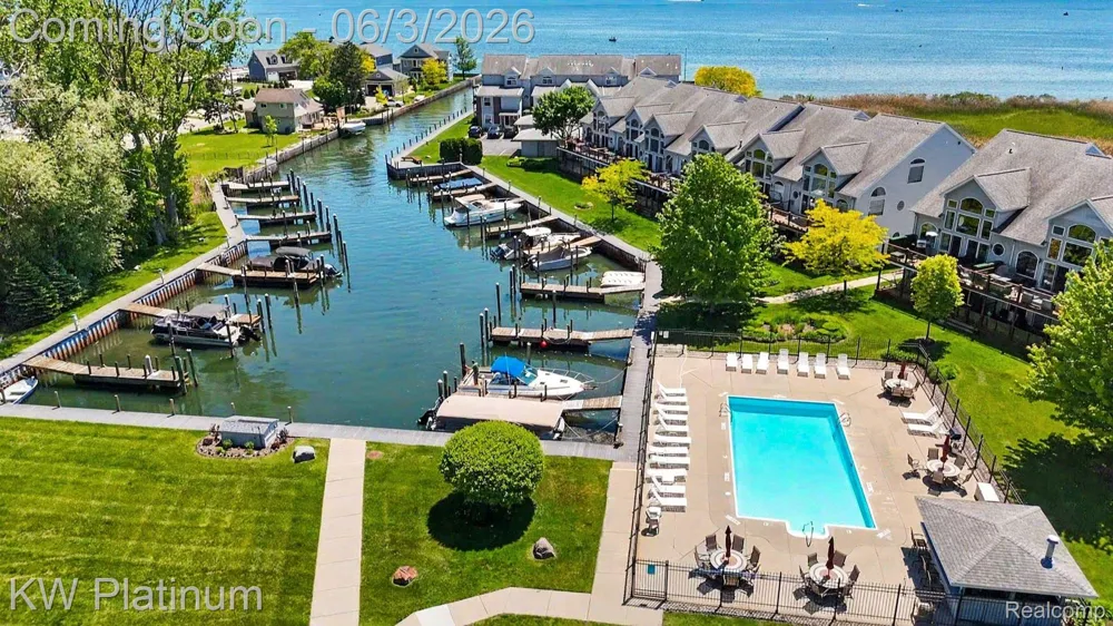 37860 Jefferson Avenue Harrison Charter Township, MI 48045