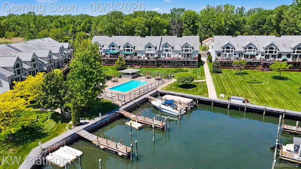 37860 Jefferson Avenue Harrison Charter Township, MI 48045