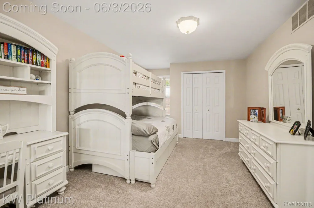 37860 Jefferson Avenue Harrison Charter Township, MI 48045