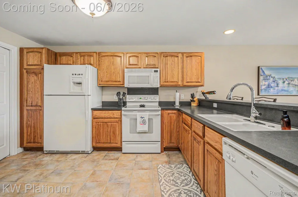 37860 Jefferson Avenue Harrison Charter Township, MI 48045