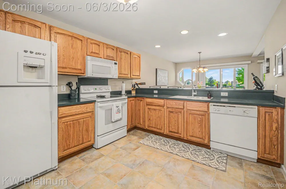 37860 Jefferson Avenue Harrison Charter Township, MI 48045