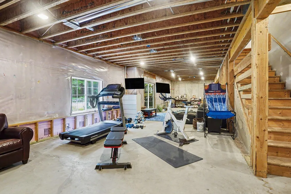 6400 Boulder Drive Norton Shores City, MI 49444