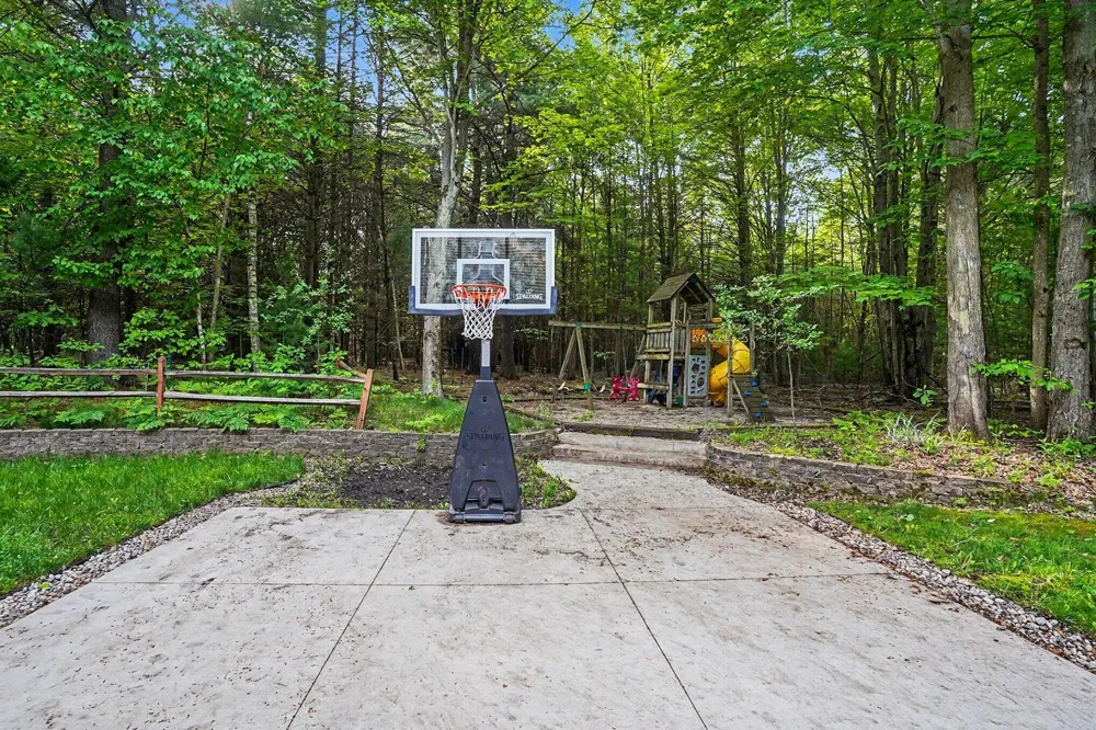 6400 Boulder Drive Norton Shores City, MI 49444