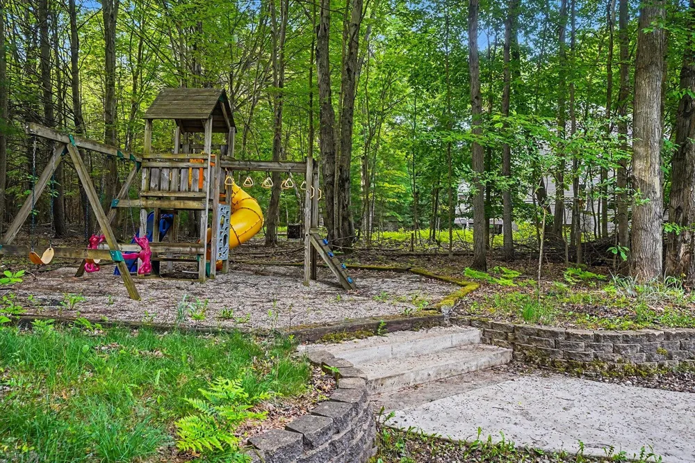 6400 Boulder Drive Norton Shores City, MI 49444