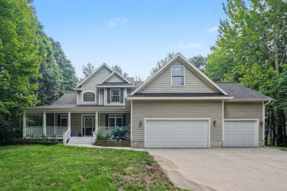 6400 Boulder Drive Norton Shores City, MI 49444