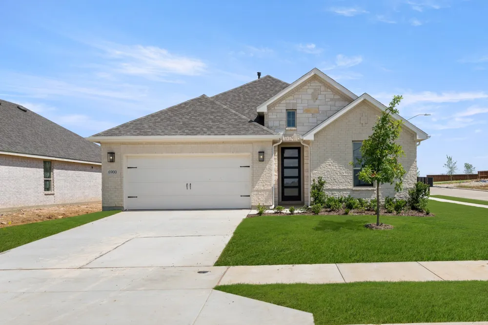 2364 High Plain Lane Waxahachie, TX 75167