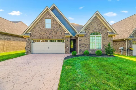 211 Village Cove Circle