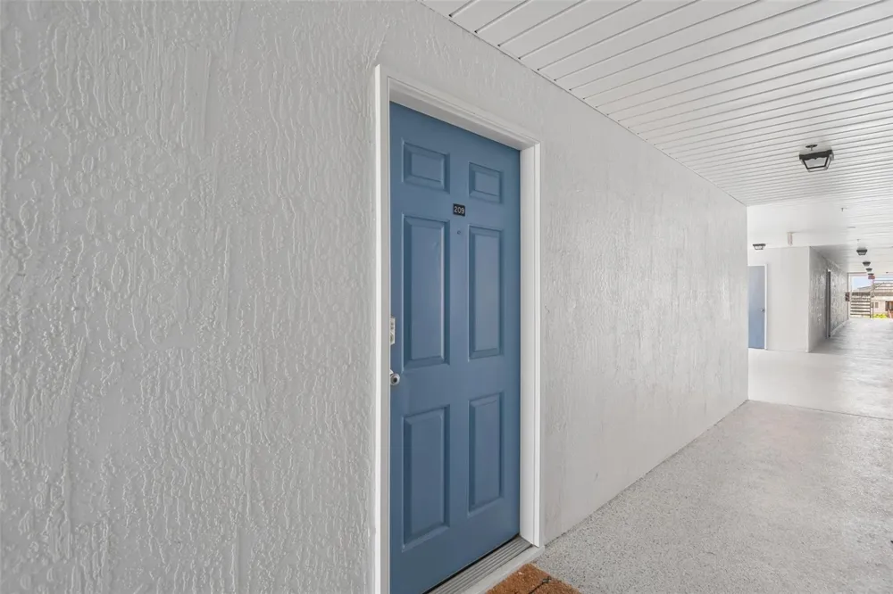 5727 BISCAYNE COURT #209 New Port Richey, FL 34652