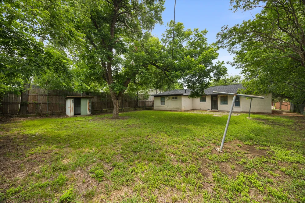 1605 Proctor Drive Grand Prairie, TX 75051