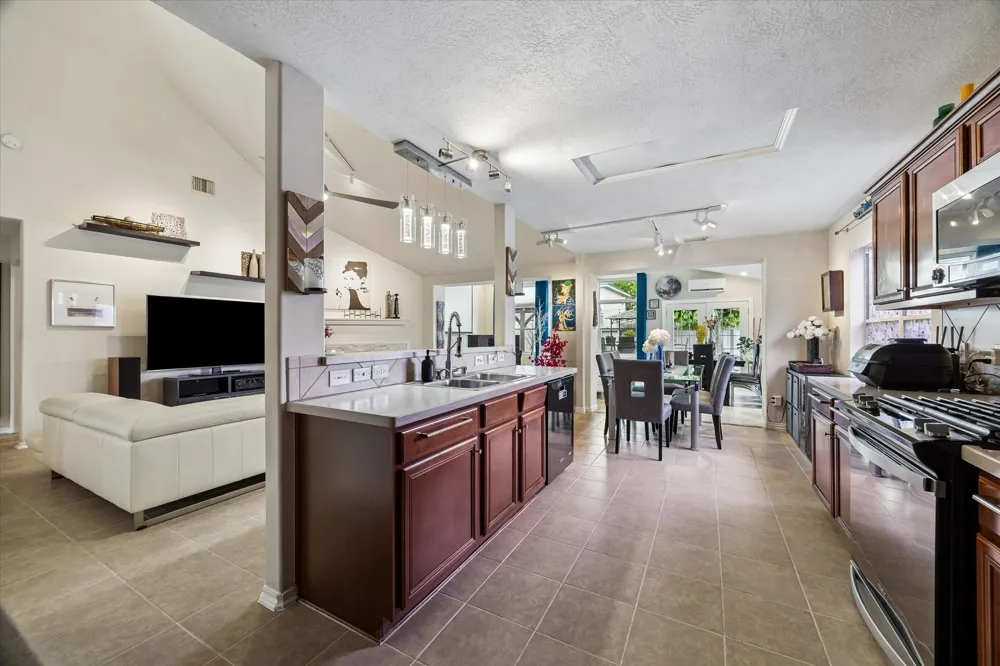 2802 White Sands Drive Deer Park, TX 77536