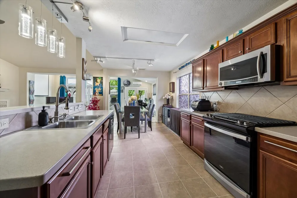 2802 White Sands Drive Deer Park, TX 77536