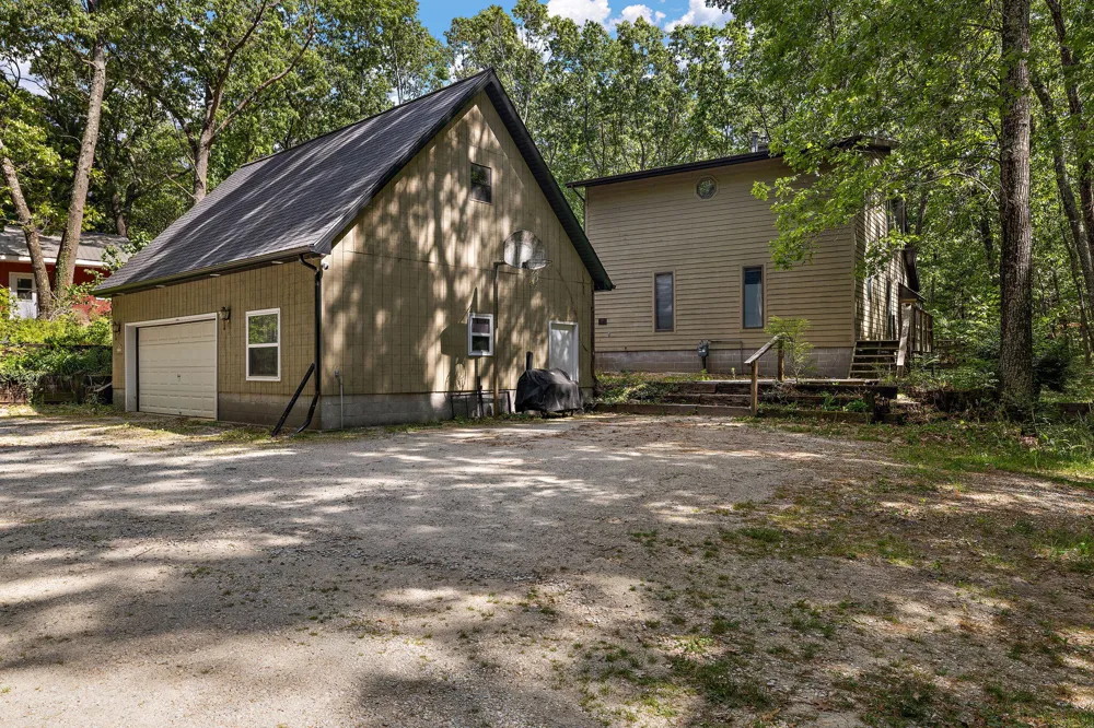 2713 E White Lake Drive Twin Lake, MI 49457