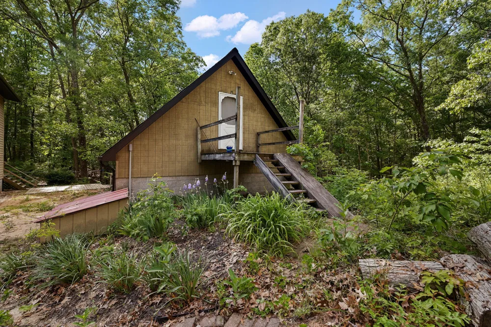 2713 E White Lake Drive Twin Lake, MI 49457