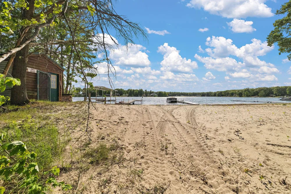 2713 E White Lake Drive Twin Lake, MI 49457