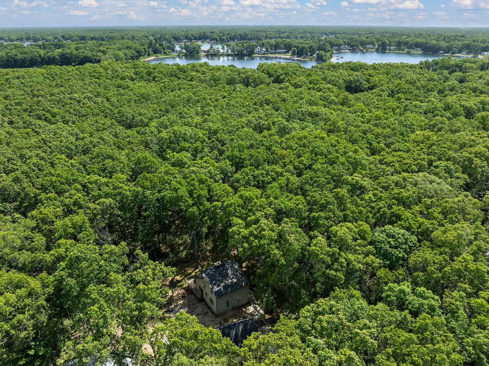 2713 E White Lake Drive Twin Lake, MI 49457
