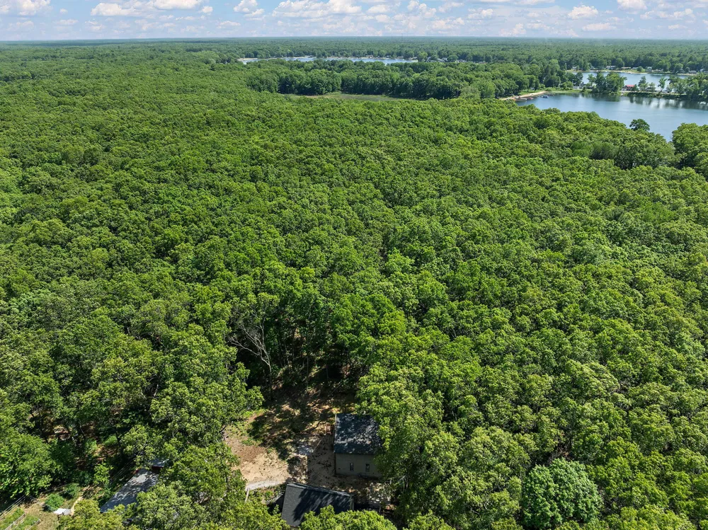 2713 E White Lake Drive Twin Lake, MI 49457