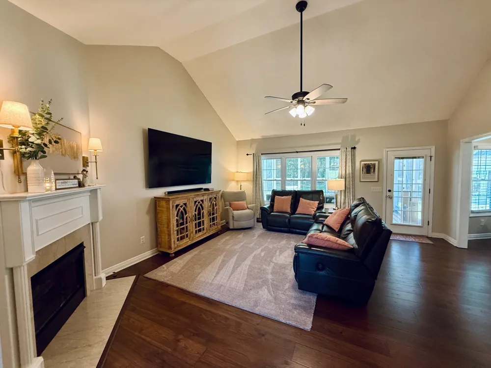320 Spring Valley Dr Cottontown, TN 37048