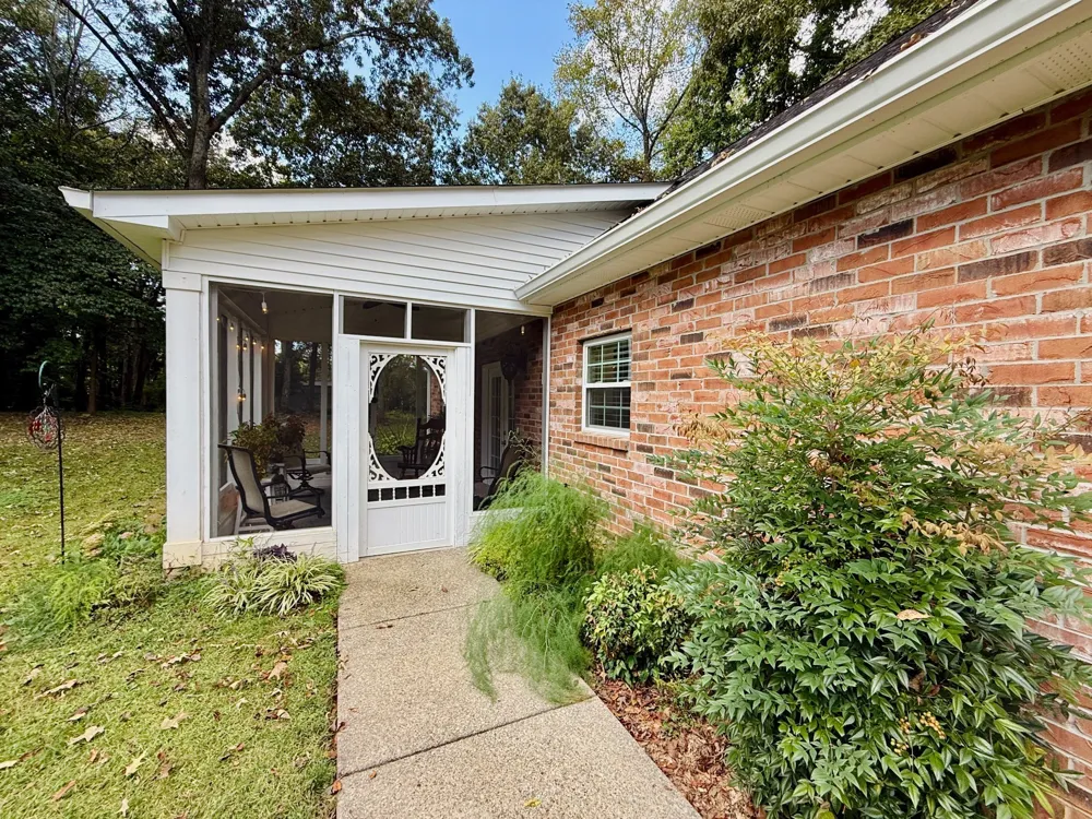 320 Spring Valley Dr Cottontown, TN 37048