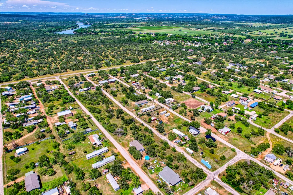 48 Pansy Road Kingsland, TX 78639