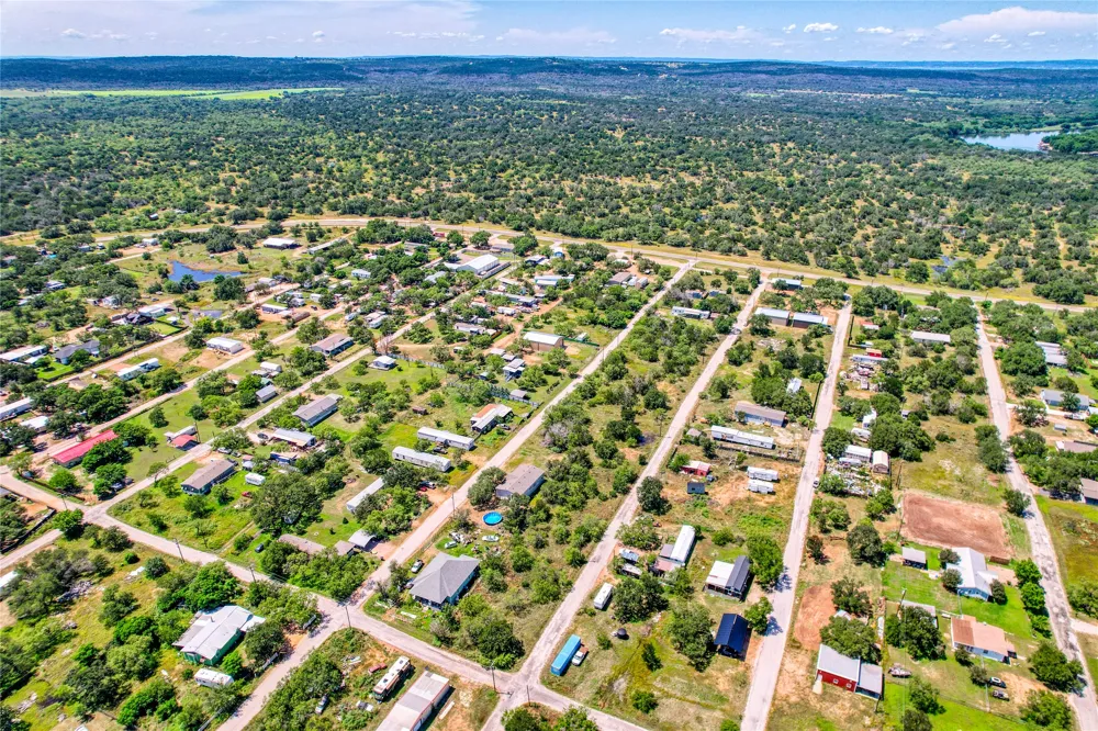 48 Pansy Road Kingsland, TX 78639