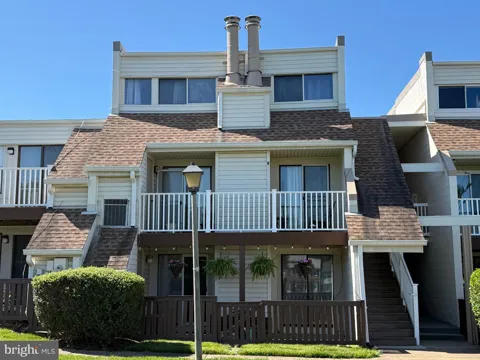 1006 WARWICK COURT #B