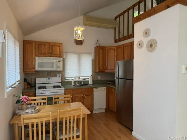 126 Lynn Avenue #7 Hampton Bays, NY 11946