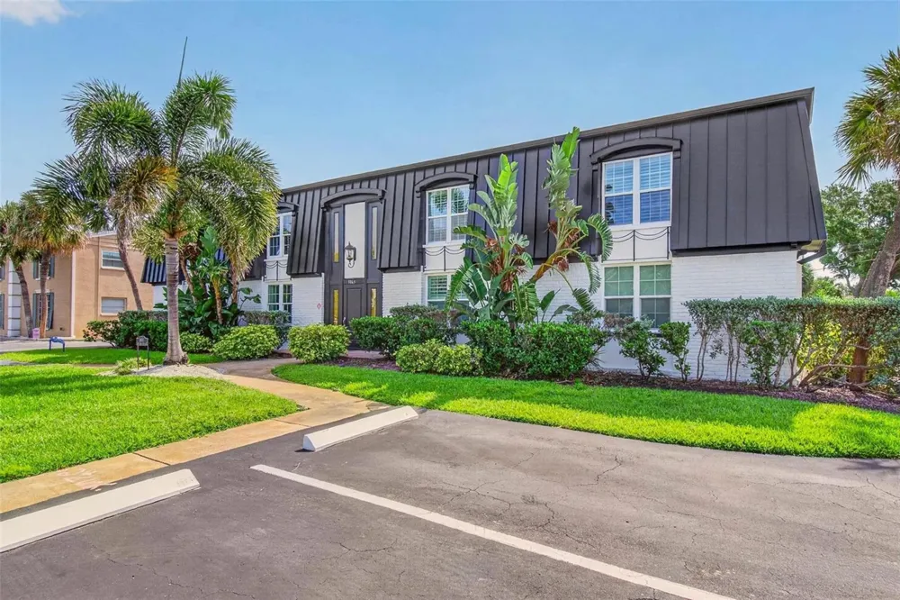 1065 EDEN ISLE BOULEVARD NE #2 St Petersburg, FL 33704