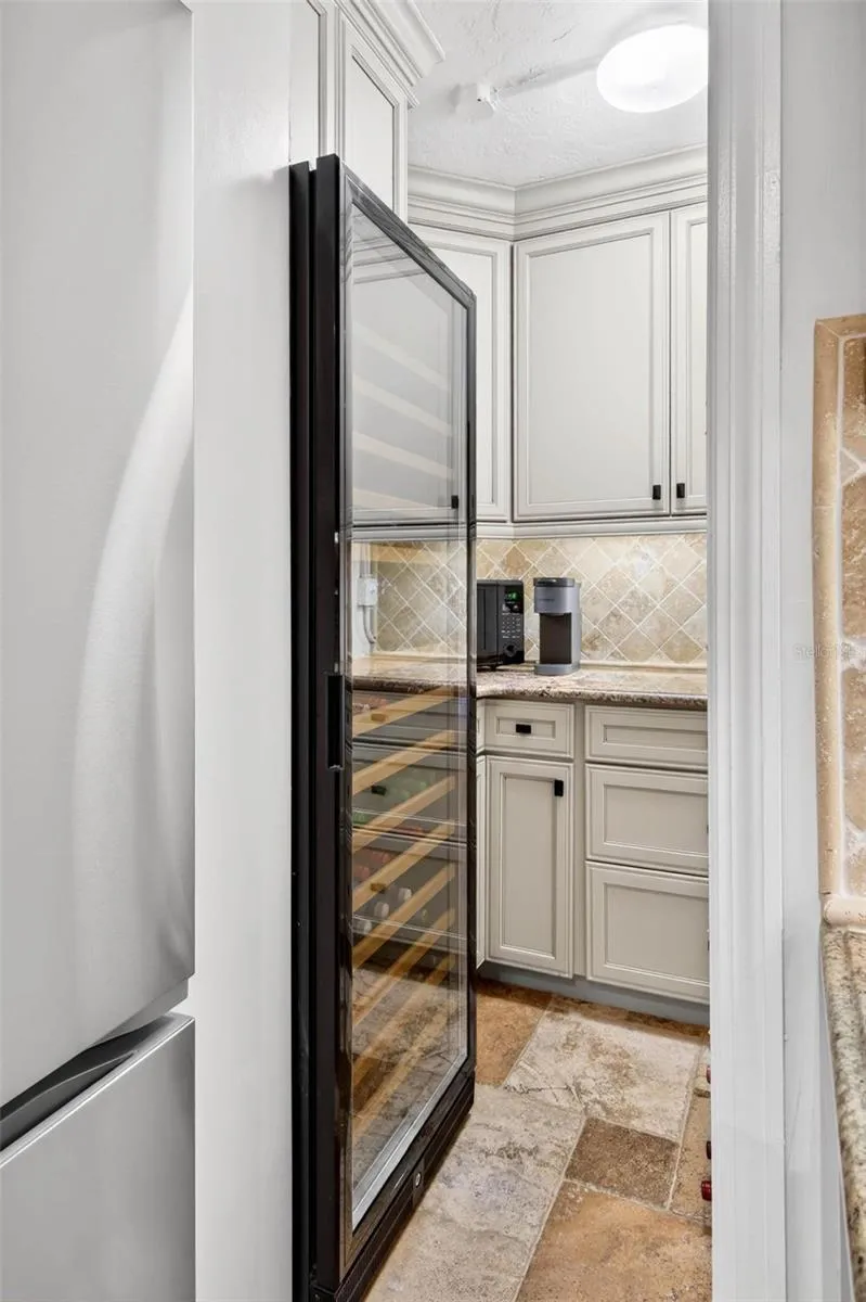 1065 EDEN ISLE BOULEVARD NE #2 St Petersburg, FL 33704