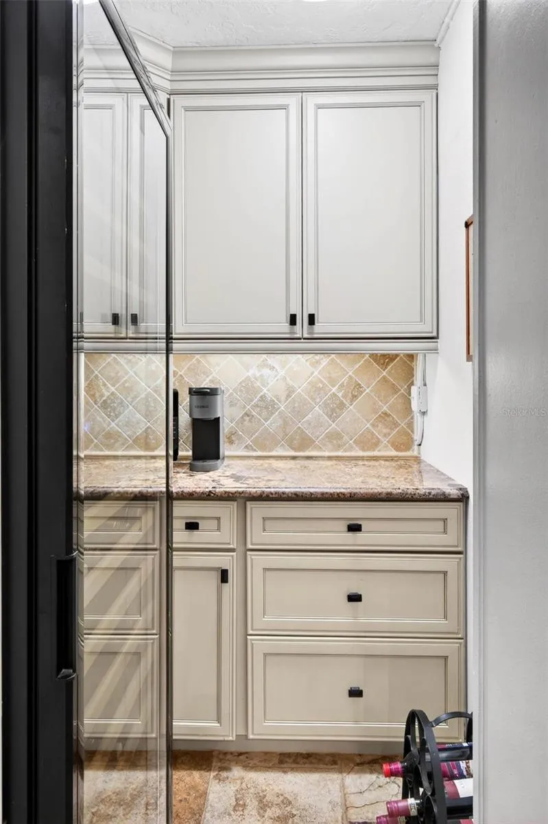 1065 EDEN ISLE BOULEVARD NE #2 St Petersburg, FL 33704