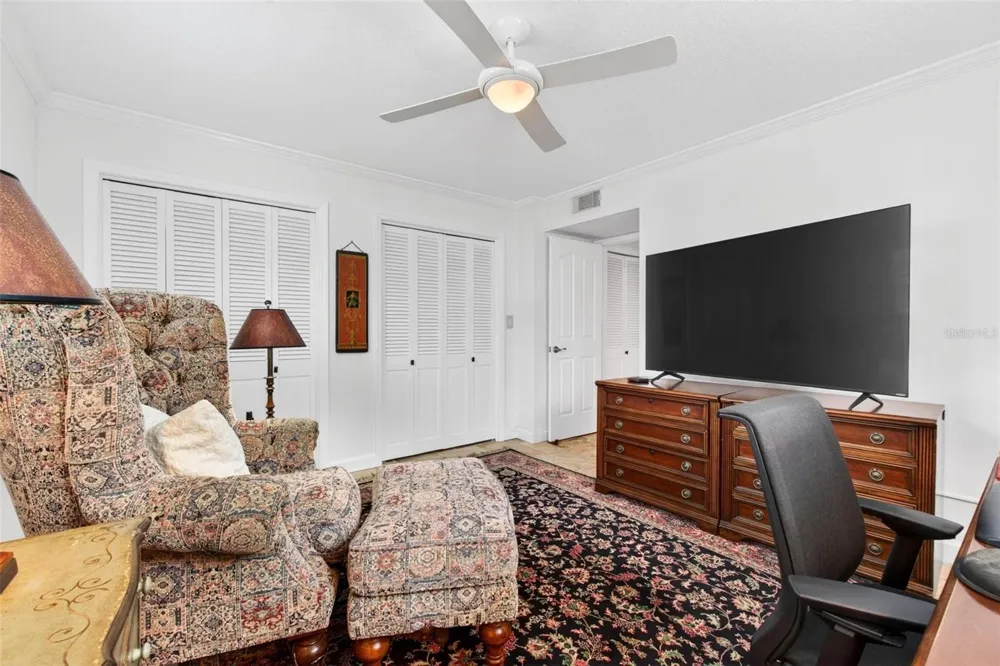 1065 EDEN ISLE BOULEVARD NE #2 St Petersburg, FL 33704