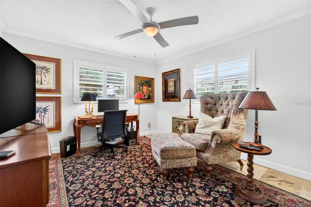 1065 EDEN ISLE BOULEVARD NE #2 St Petersburg, FL 33704