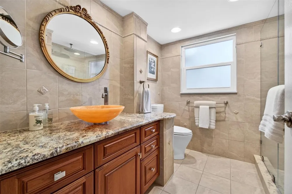 1065 EDEN ISLE BOULEVARD NE #2 St Petersburg, FL 33704