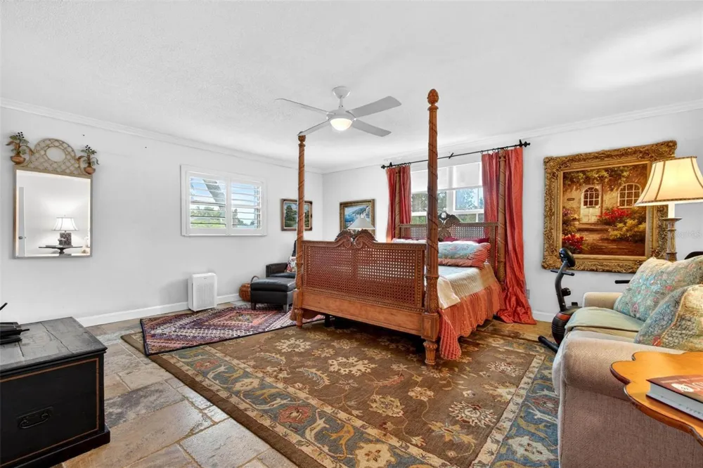 1065 EDEN ISLE BOULEVARD NE #2 St Petersburg, FL 33704