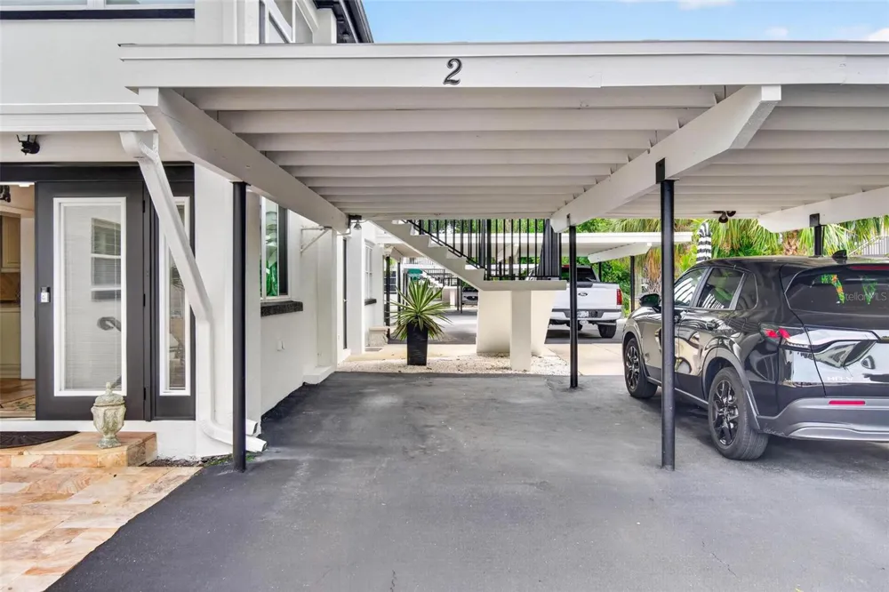 1065 EDEN ISLE BOULEVARD NE #2 St Petersburg, FL 33704