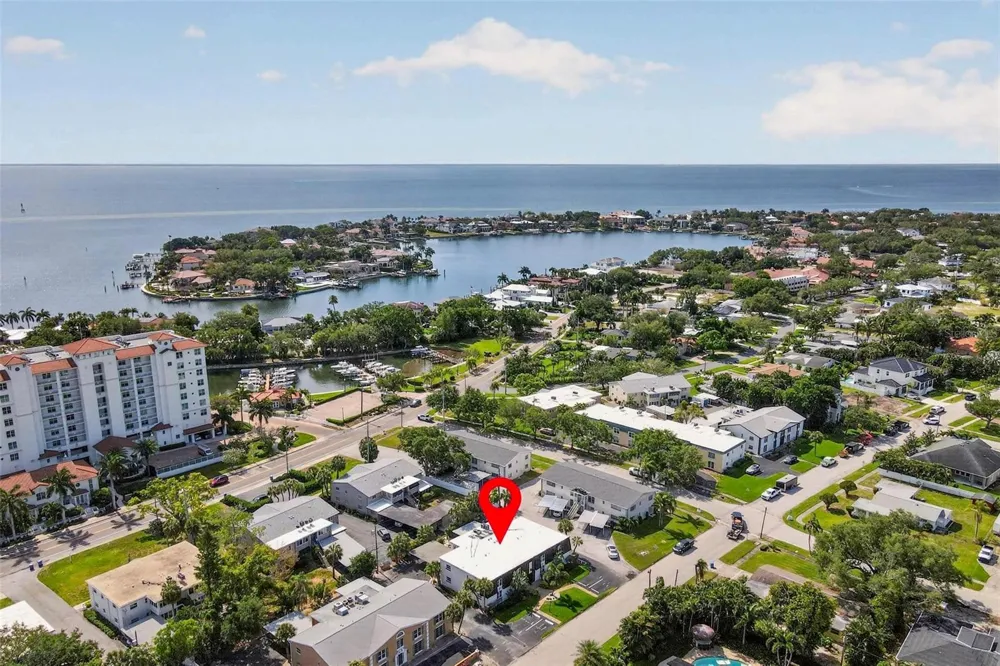 1065 EDEN ISLE BOULEVARD NE #2 St Petersburg, FL 33704