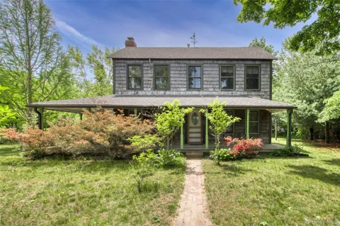 733 Herricks Lane