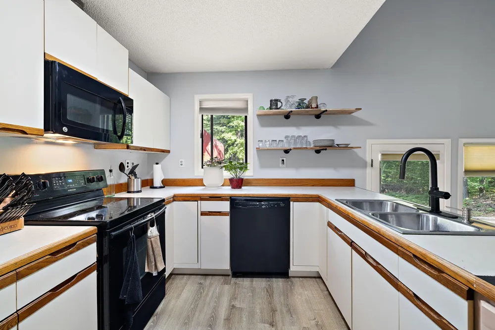 2713 E White Lake Drive Dalton Township, MI 49457