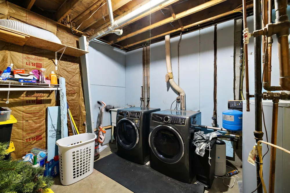 2713 E White Lake Drive Dalton Township, MI 49457
