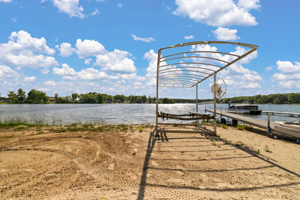 2713 E White Lake Drive Dalton Township, MI 49457
