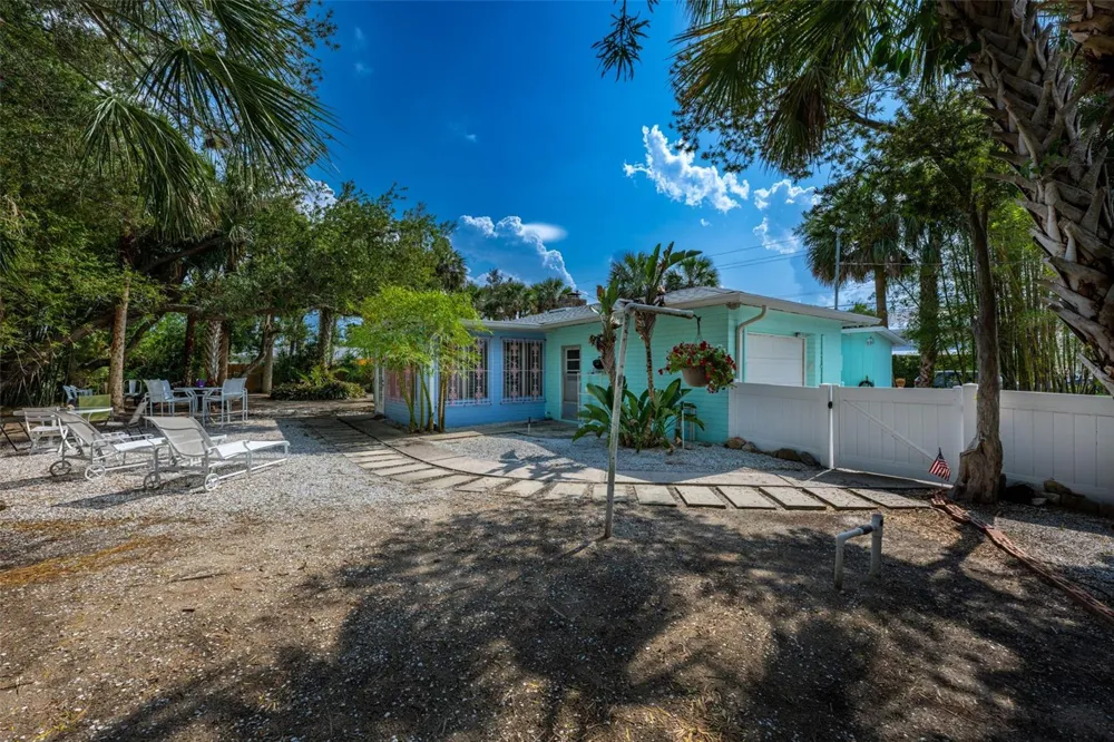705 N PENINSULA AVENUE New Smyrna Beach, FL 32169