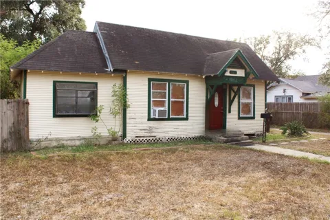 521 E Huisache Avenue