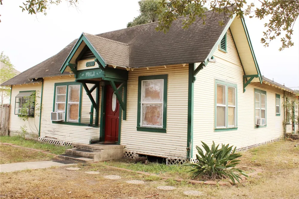 521 E Huisache Avenue Kingsville, TX 78363