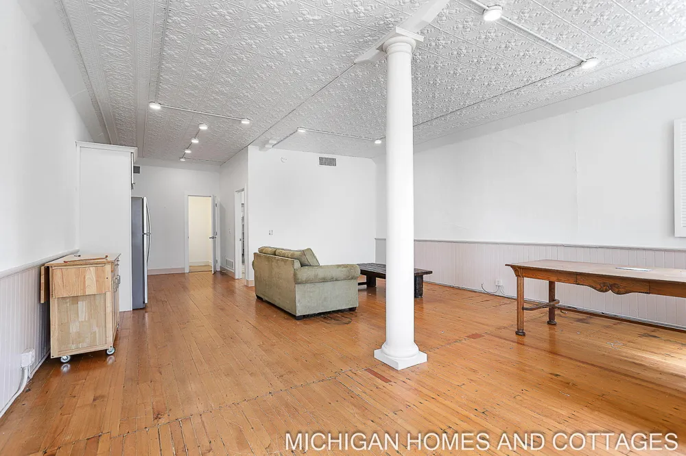 1395 Blue Star Highway South Haven, MI 49090