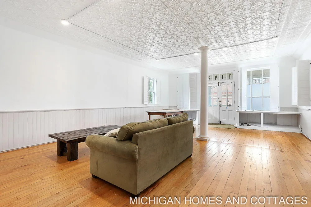 1395 Blue Star Highway South Haven, MI 49090