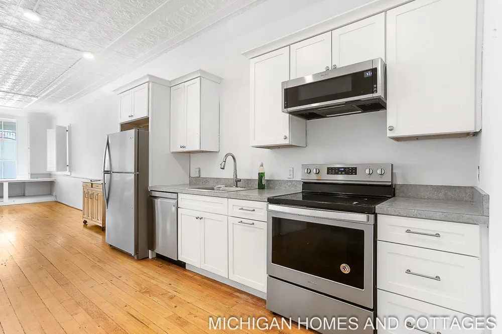 1395 Blue Star Highway South Haven, MI 49090