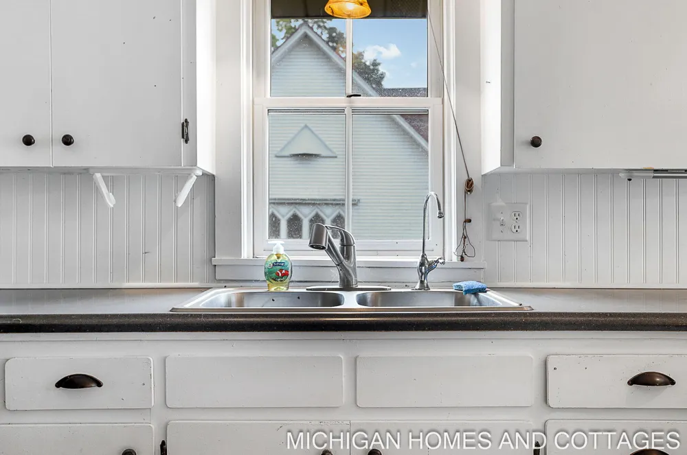 1395 Blue Star Highway South Haven, MI 49090